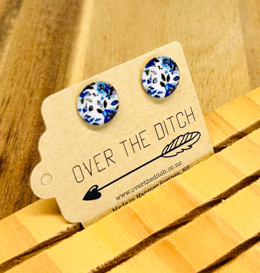 Domes - Blue flowers on white