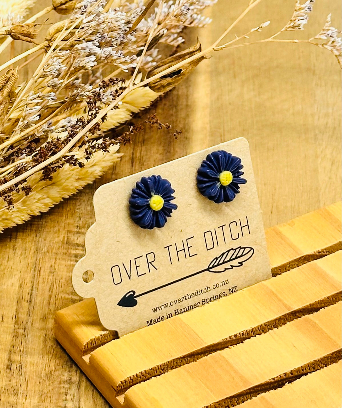 Domes - Navy daisy