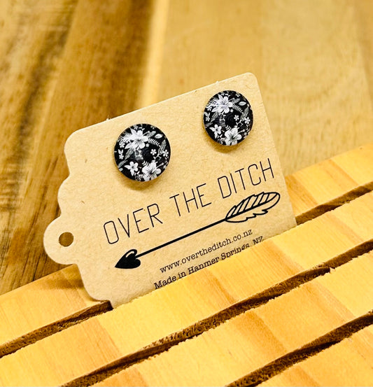 Domes - Black & white paradise