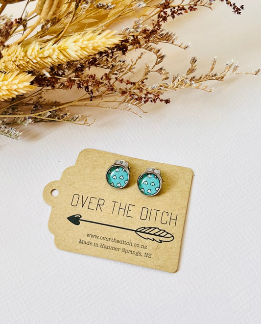 Clip-on - Little love hearts on blue mini