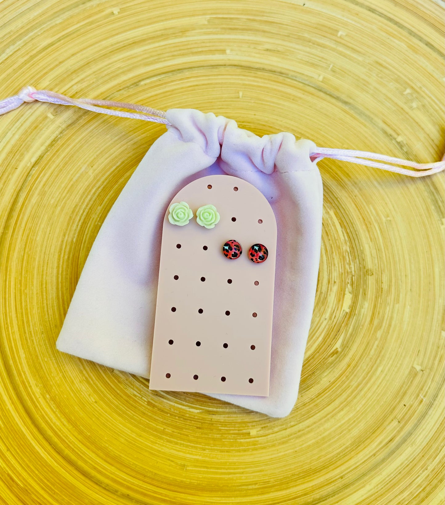 Accessory storage - Travel board with pouch
