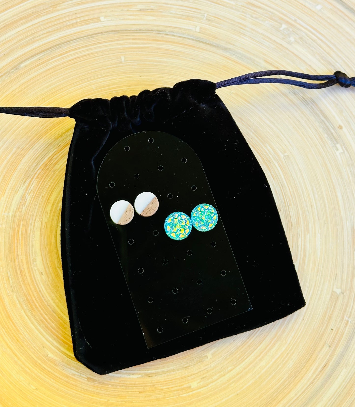 Accessory storage - Travel board with pouch