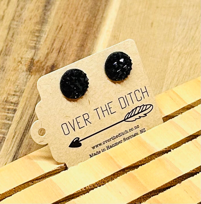 Domes - She Must Be Famous