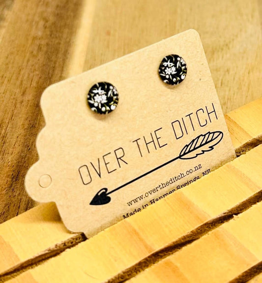 Domes - White flower on black mini