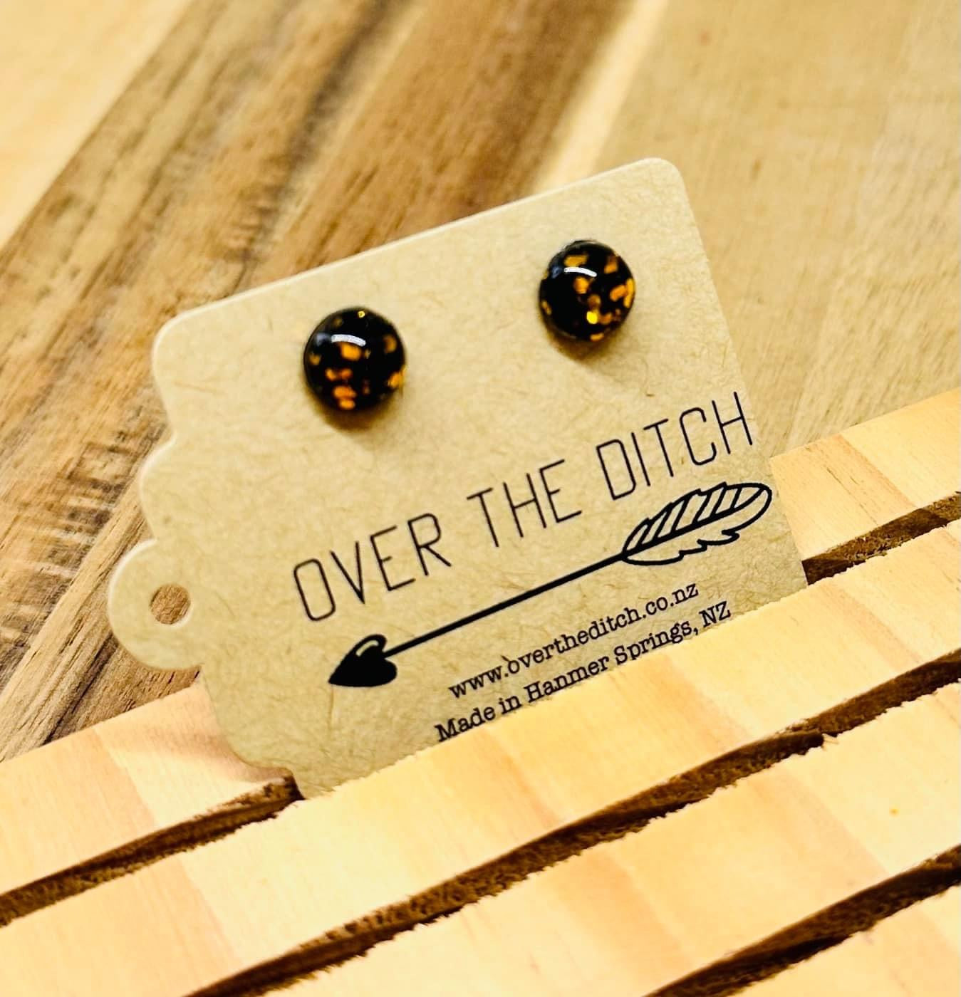 Domes - Gold speckles on black mini