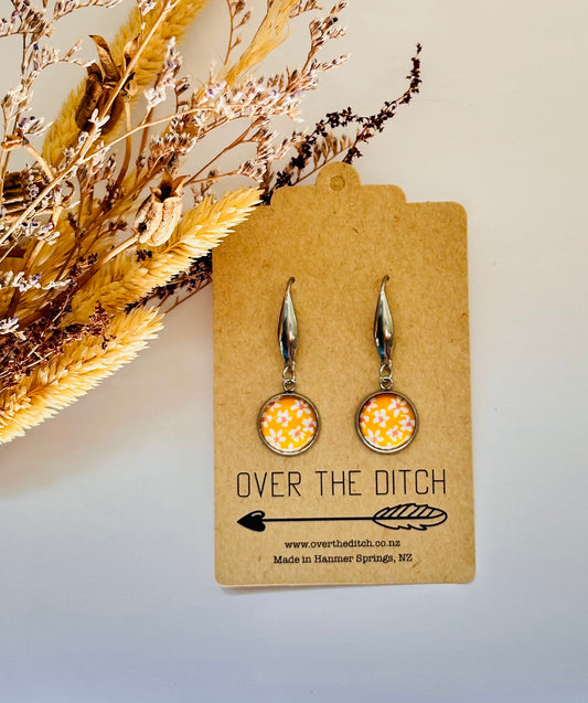 Pendants - Flowers on yellow