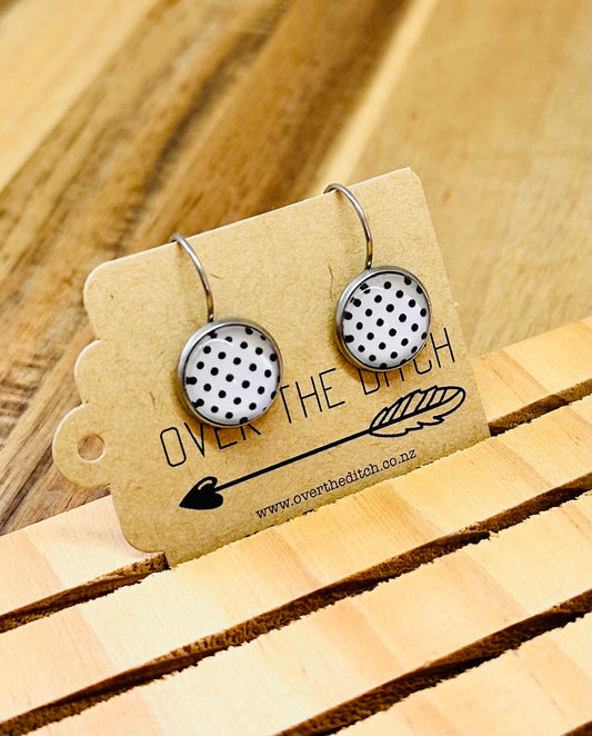 Drops - Black dotted on white